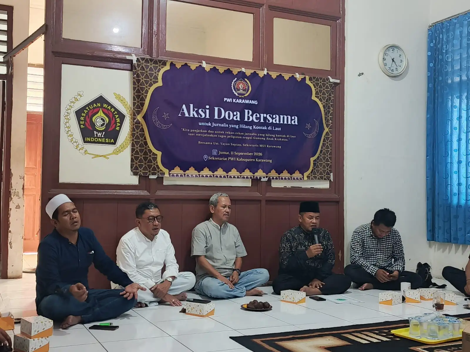 PWI Karawang Gelar Doa Bersama untuk Lima Jurnalis yang Hilang Kontak di Selat Sunda
