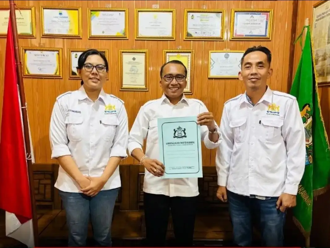 Arif Dianto Ambil Formulir Daftarkan  Calon ketua KADIN Karawang 
