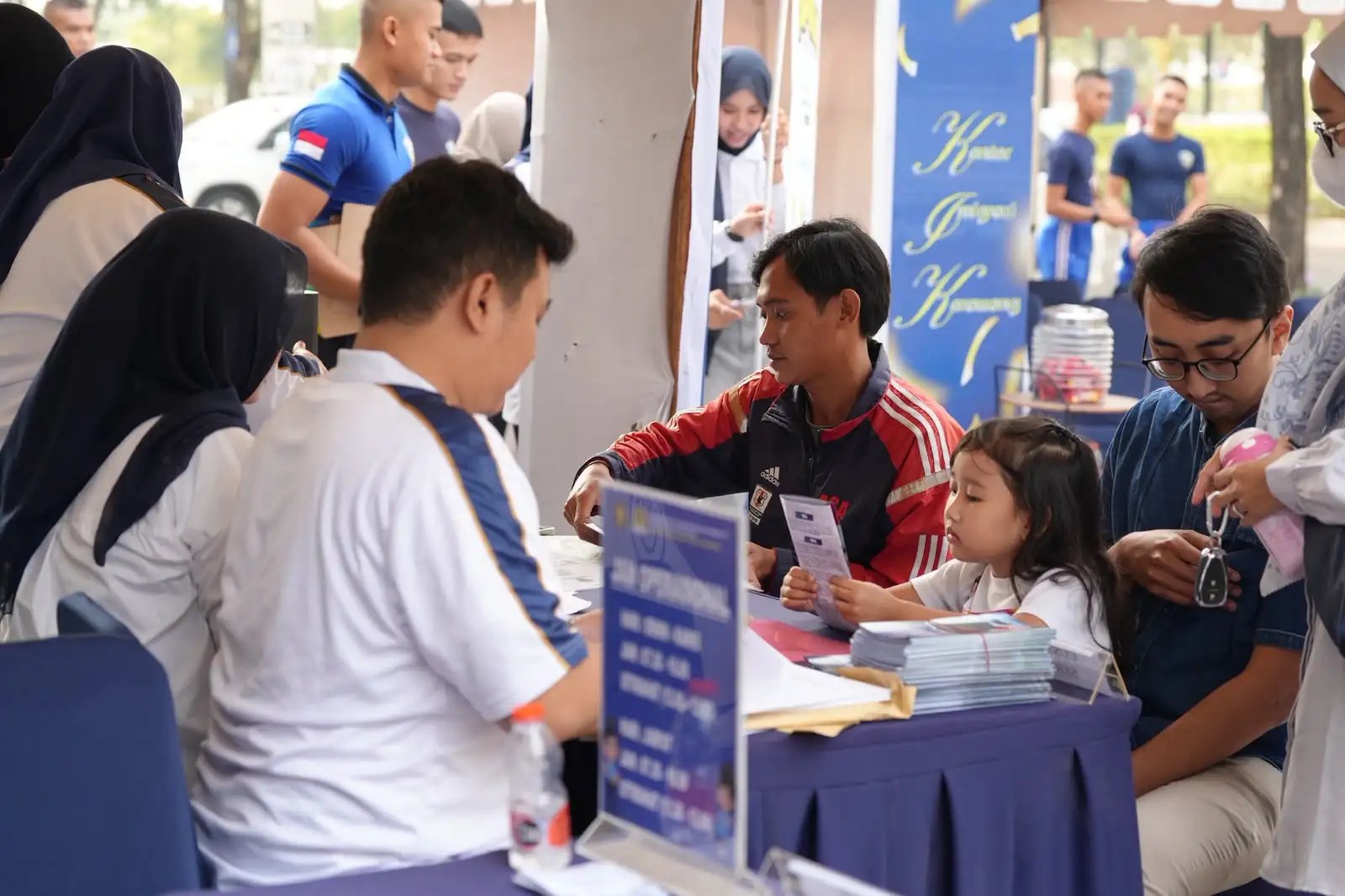 Kantor Imigrasi Kelas I Non TPI Karawang Gelar kegiatan layanan Pasporia di Summarecon Emerald 