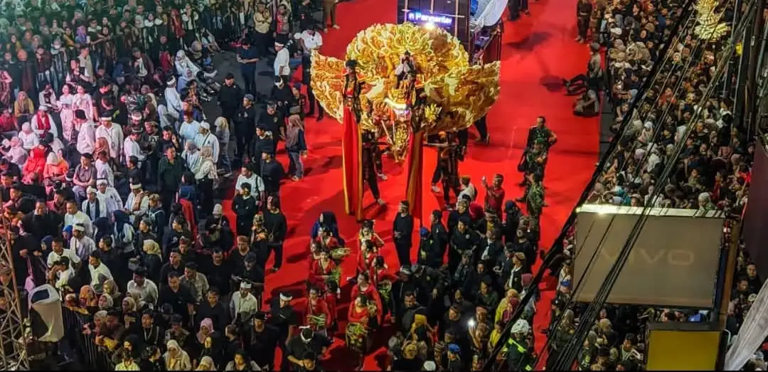 Ribuan Masyarakat Karawang Ramaikan Kirab Budaya Milangkala Tatar Sunda