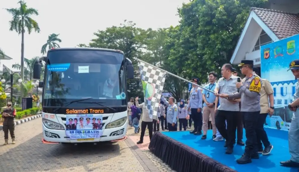 Pemkab Karawang Lepas Pemudik Ribuan Pemudik  Gratis Tahun 2026