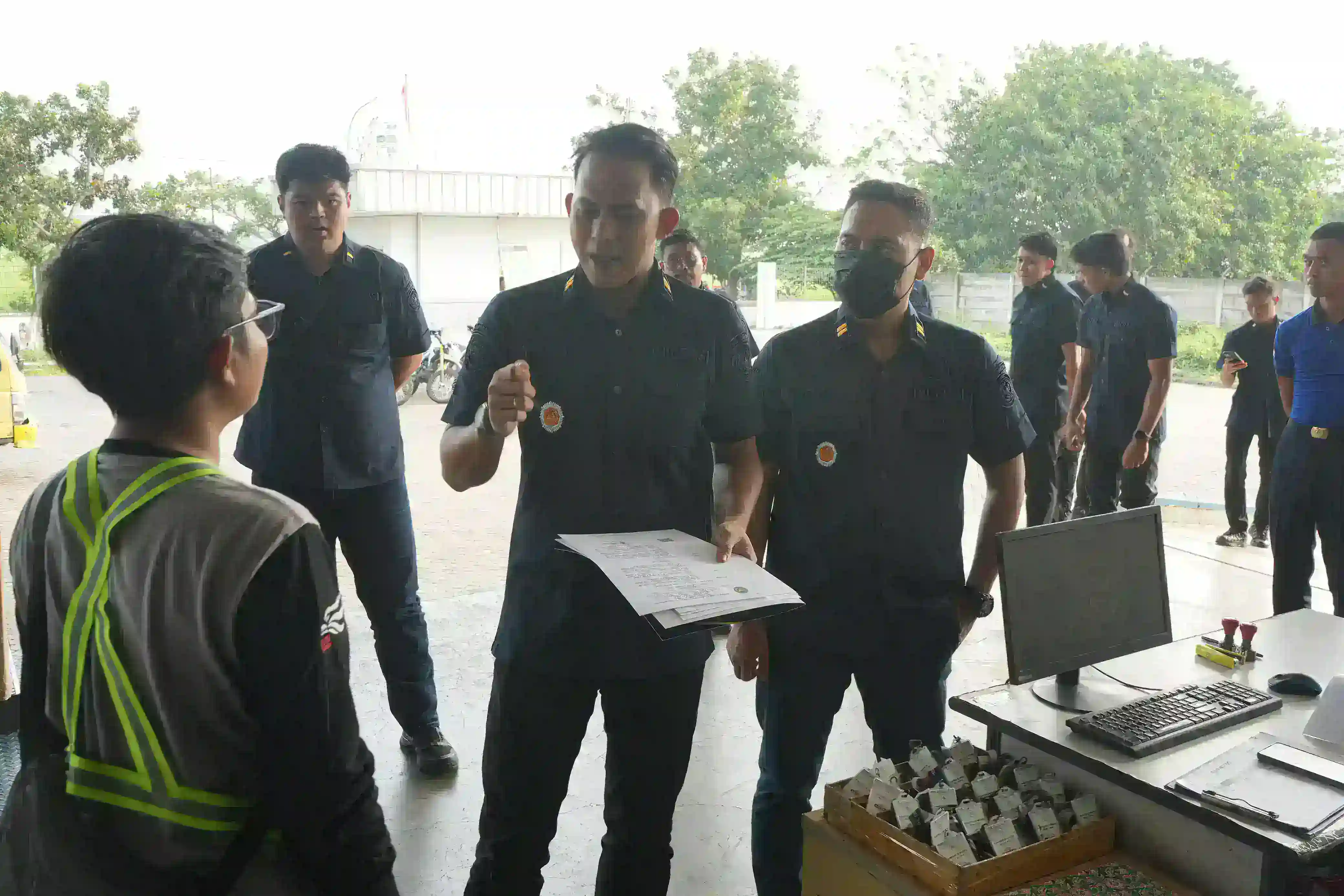 Imigrasi Karawang Gelar Patroli, Ingatkan Penjamin Kooperatif Laporkan Aktivitas dan Keberadaan WNA