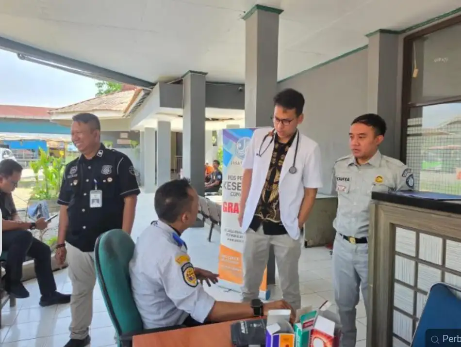 Jasa raharja karawang berikan Pelayanan Kesehatan Gratis di Terminal Tipe A Klari Kabupaten Karawang      