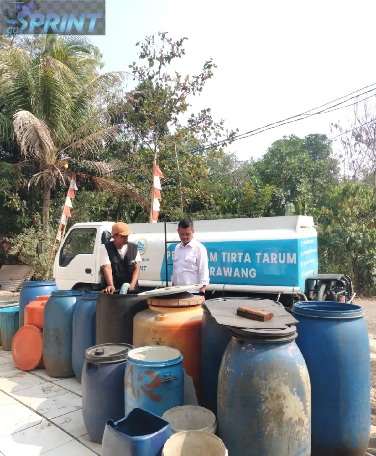Atasi Kekeringan PERUMDAM Tirta Tarum Distribusikqn 430.0000 Liter Air Bersih untuk Warga   