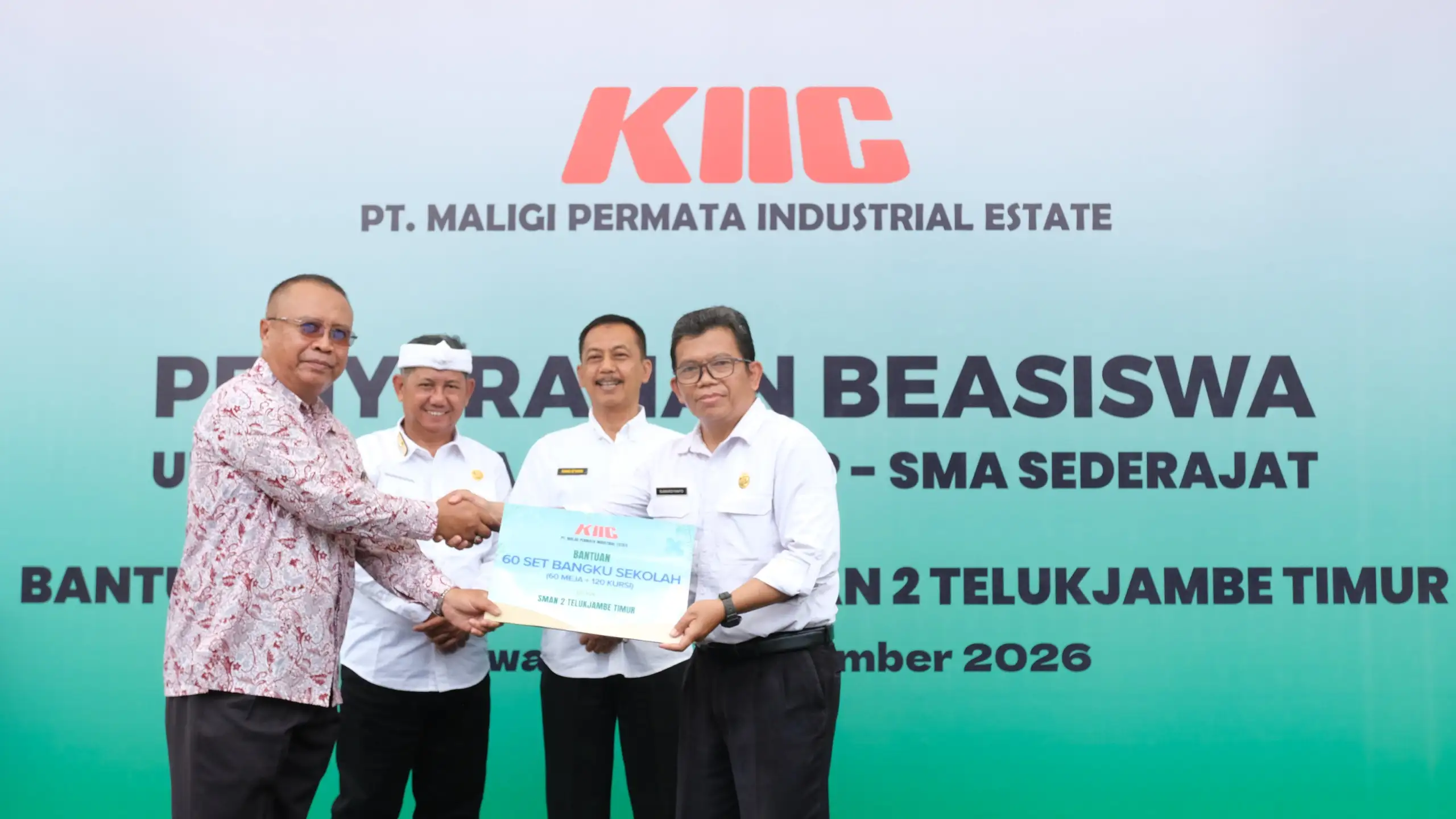 KIIC Salurkan Beasiswa untuk 280 Pelajar dan Bantuan Mebeler ke  Sekolah di Karawang